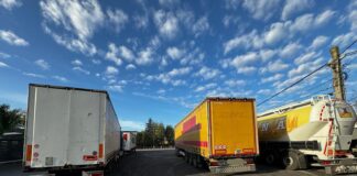 Roșioreni aduși în pragul disperării de TIR-urile care aprovizionează fabrica de biscuiți. La capătul răbdării cer ajutorul autorităților pentru a-și recăpăta liniștea