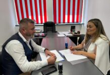 Mobilier specific pentru cabinetele școlare din Alexandria – Ionela ENE a semnat contractul de achiziție publică, cu finanțare prin PNRR