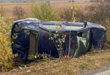 O persoană a avut nevoie de îngrijiri medicale după ce mașina în care se afla a părăsit partea carosabilă și s-a răsturnat pe raza localității Gratia.