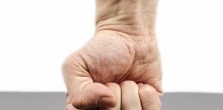 Ordin de protecție provizoriu împotriva unui tânăr de 18 ani care și-a lovit tatăl