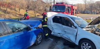 Două mașini implicate într-un accident rutier pe DJ701, la Siliștea