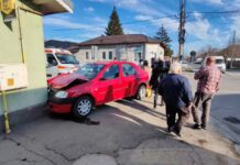 Două mașini implicate într-un accident rutier pe strada 1 Mai din Alexandria