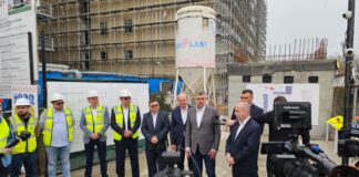 Premierul Marcel Ciolacu, la Spitalul Județean: “Odată ce anul acesta o să scoatem toate posturile ocupate contractual din nou la concurs, sperăm cât mai mulți medici să meargă și în celelalte județe, nu numai în București”