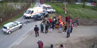 Accident rutier la Vârtoape, cu două mașini implicate/ Două persoane au ajuns la spital
