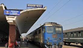 Borsetă uitată în Gara Roșiori Nord, recuperată de polițiști. O femeie este cercetată după ce ar fi plecat cu bunurile găsite