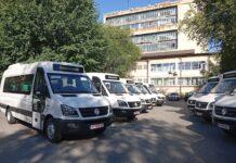 Adrian Gâdea: „Ne asigurăm că toți copiii din Teleorman au acces la educație în condiții moderne” – primele microbuze electrice școlare au ajuns în județ