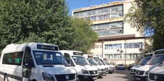 Adrian Gâdea: „Ne asigurăm că toți copiii din Teleorman au acces la educație în condiții moderne” – primele microbuze electrice școlare au ajuns în județ