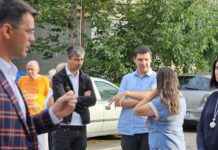 Primele eco-insule digitalizate din Alexandria, prezentate locuitorilor. Octavian Teodorescu: „Ne-am întâlnit cu oamenii și am testat împreună modul de utilizare”